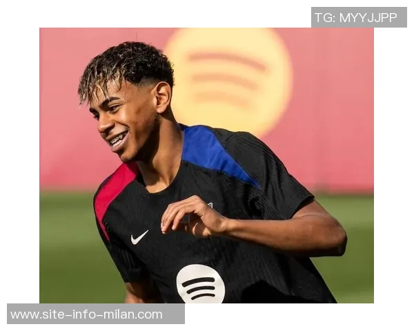 媒体报道拉扬与经纪人扎哈维合同到期巴萨仍对其保持关注