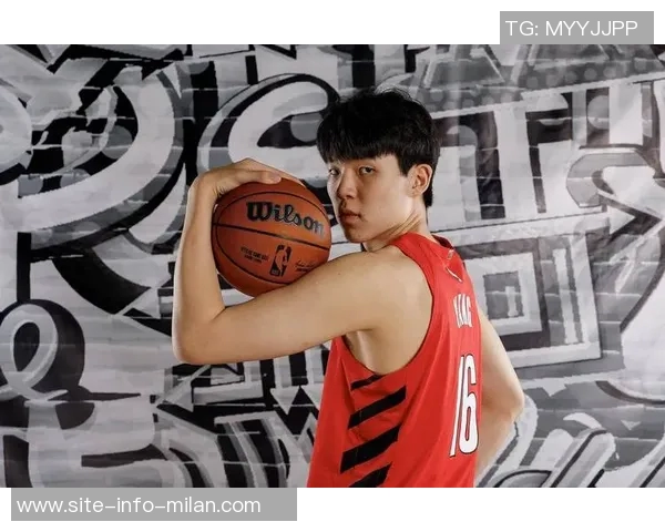 杨瀚森在比赛中表现出色5个篮板彰显进步队友却未能及时传球助力