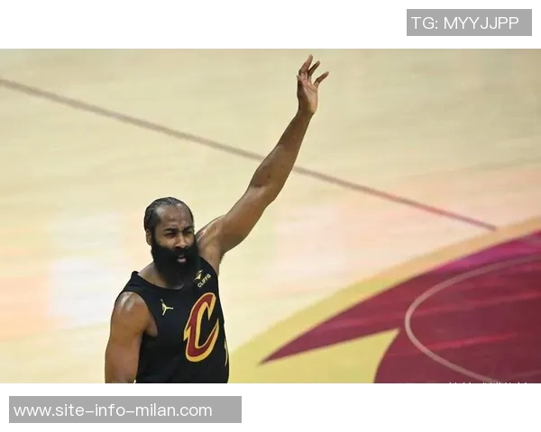 哈登状态回暖半场表现抢眼贡献12分5助攻正负值高达9