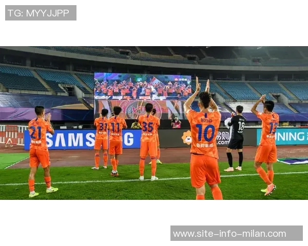 邓恩谈球队状态:近18场比赛取得15场胜利保持紧迫感逐场争胜 邓恩谈球队状态:近18场比赛取得15场胜利保持紧迫感逐场争胜